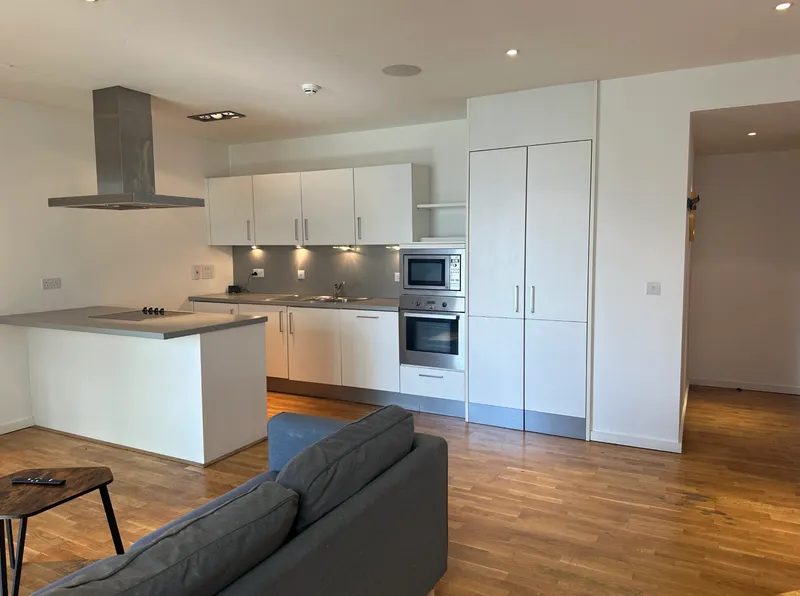 Brayford Waterfront // 2 Bed & 2 Bath // JULY 2026 - Image 2